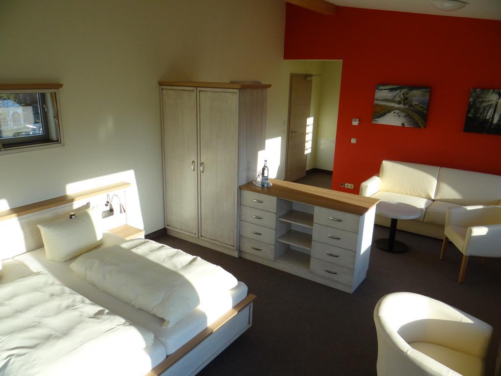 Hotel und Restaurant Am Peenetal Liepen  Kamer foto