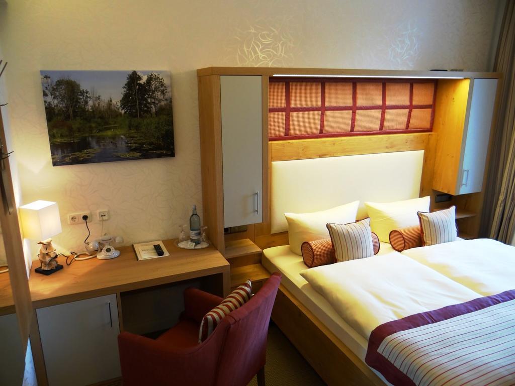 Hotel und Restaurant Am Peenetal Liepen  Kamer foto